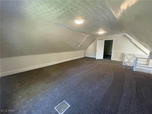 10404 South Boulevard, Cleveland, OH 44108