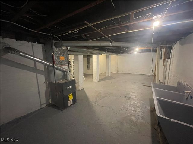 10404 South Boulevard, Cleveland, OH 44108