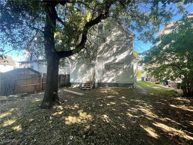 10404 South Boulevard, Cleveland, OH 44108