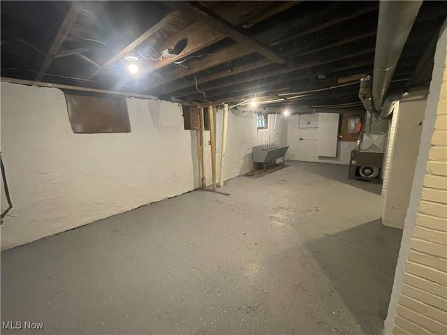 10404 South Boulevard, Cleveland, OH 44108