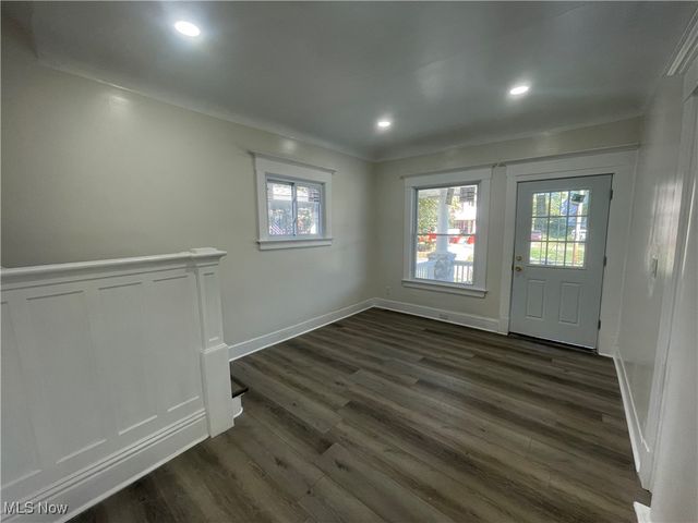 10404 South Boulevard, Cleveland, OH 44108