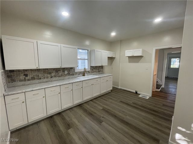 10404 South Boulevard, Cleveland, OH 44108