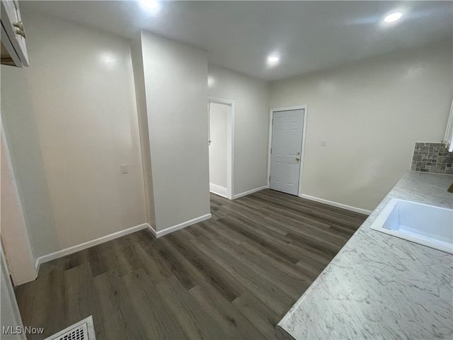 10404 South Boulevard, Cleveland, OH 44108