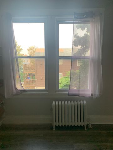 96 Seaview Terrace 2ND FLOOR, Bridgeport, CT 06605