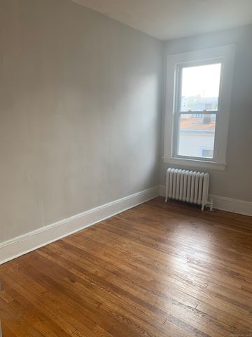 96 Seaview Terrace 2ND FLOOR, Bridgeport, CT 06605