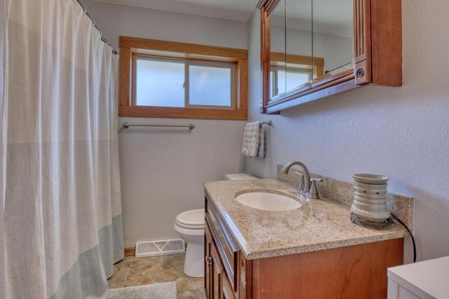 W200N9460 Woodside LANE, Menomonee Falls, WI 53051