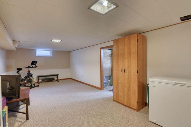 W200N9460 Woodside LANE, Menomonee Falls, WI 53051