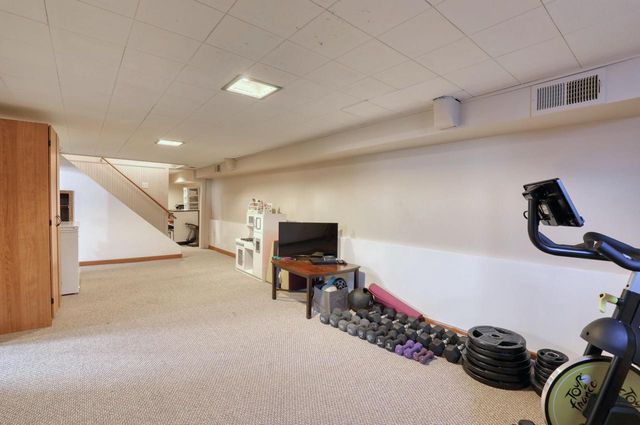W200N9460 Woodside LANE, Menomonee Falls, WI 53051