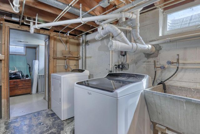 W200N9460 Woodside LANE, Menomonee Falls, WI 53051