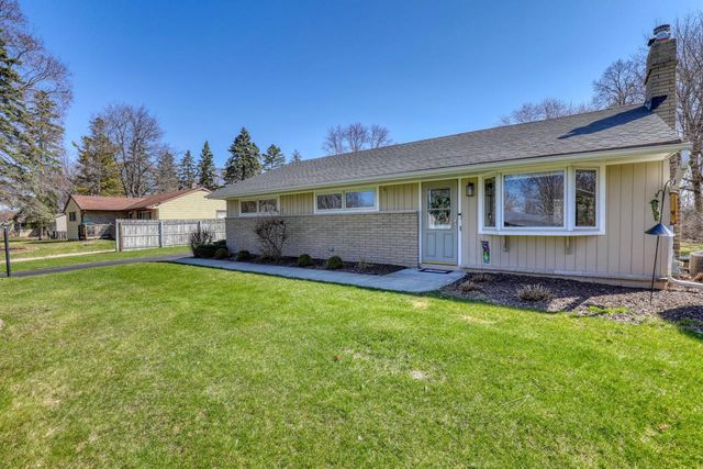 W200N9460 Woodside LANE, Menomonee Falls, WI 53051