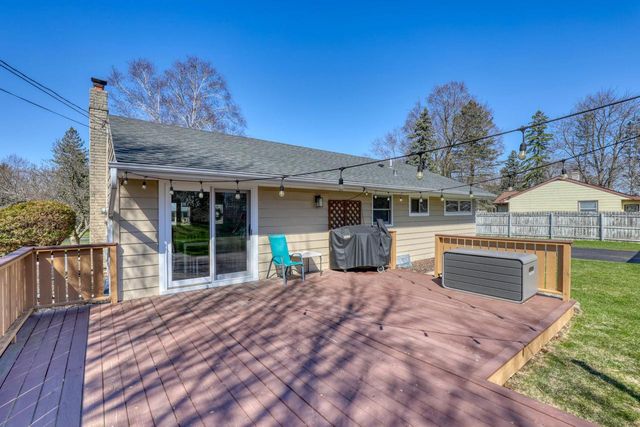 W200N9460 Woodside LANE, Menomonee Falls, WI 53051
