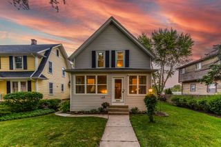 112 3rd Street, Libertyville, IL 60048