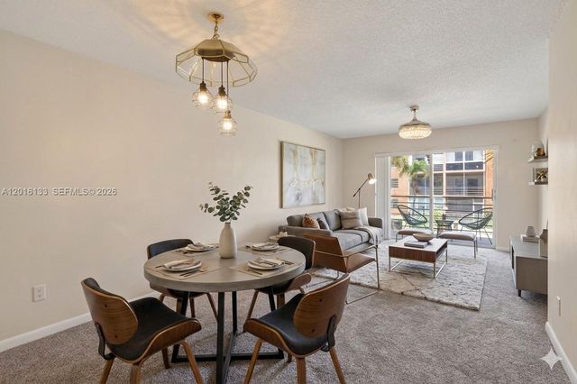 3048 E Sunrise Lakes Dr 220, Sunrise, FL 33322