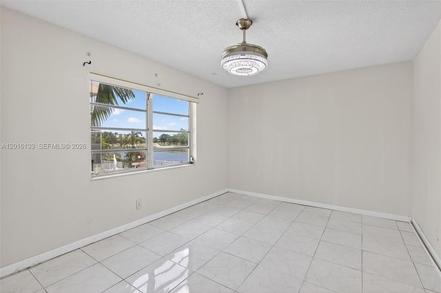 3048 E Sunrise Lakes Dr 220, Sunrise, FL 33322