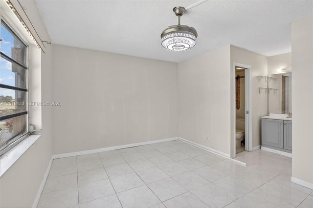3048 E Sunrise Lakes Dr 220, Sunrise, FL 33322