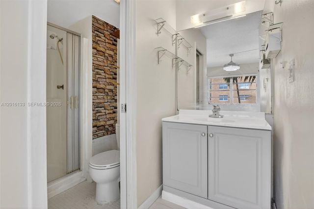 3048 E Sunrise Lakes Dr 220, Sunrise, FL 33322