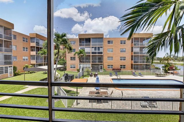 3048 E Sunrise Lakes Dr 220, Sunrise, FL 33322