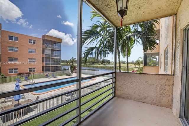 3048 E Sunrise Lakes Dr 220, Sunrise, FL 33322