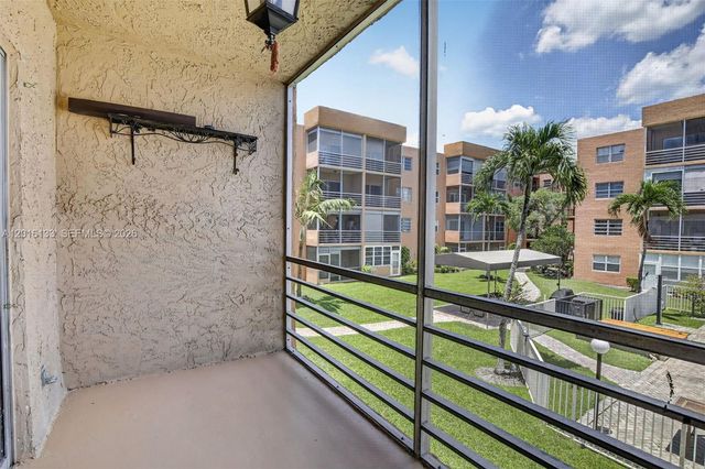 3048 E Sunrise Lakes Dr 220, Sunrise, FL 33322