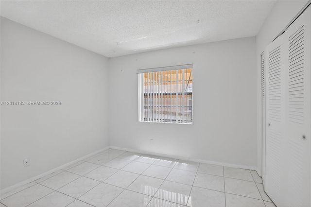 3048 E Sunrise Lakes Dr 220, Sunrise, FL 33322