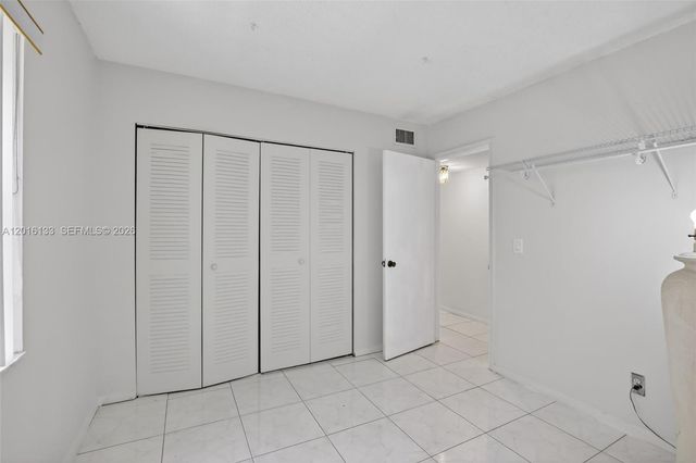 3048 E Sunrise Lakes Dr 220, Sunrise, FL 33322