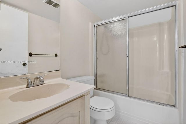 3048 E Sunrise Lakes Dr 220, Sunrise, FL 33322