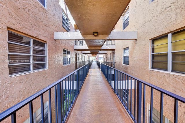 3048 E Sunrise Lakes Dr 220, Sunrise, FL 33322