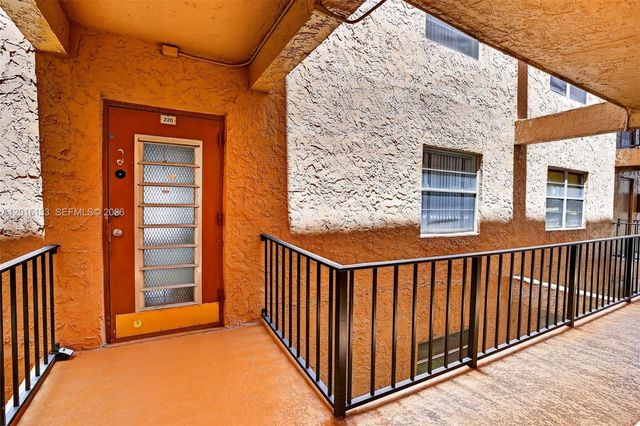 3048 E Sunrise Lakes Dr 220, Sunrise, FL 33322