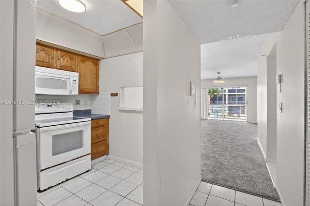 3048 E Sunrise Lakes Dr 220, Sunrise, FL 33322