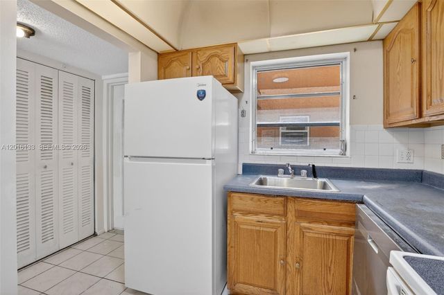 3048 E Sunrise Lakes Dr 220, Sunrise, FL 33322