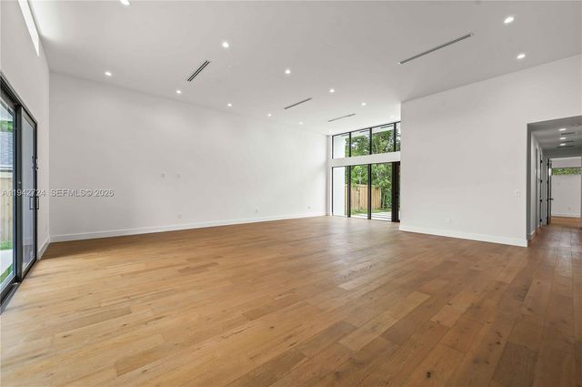 326 NW 40th St, Miami, FL 33127