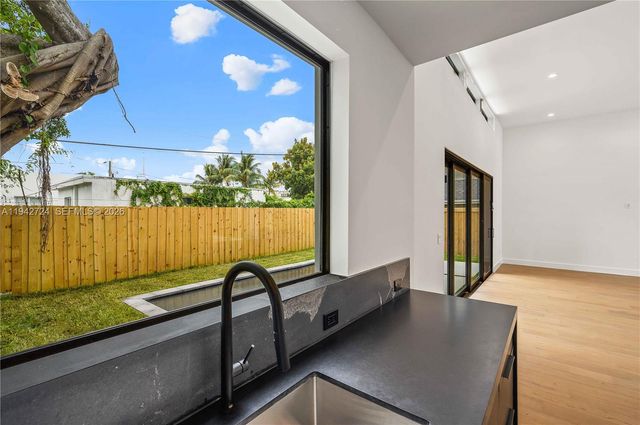 326 NW 40th St, Miami, FL 33127