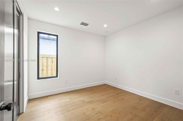 326 NW 40th St, Miami, FL 33127