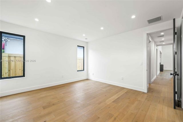 326 NW 40th St, Miami, FL 33127