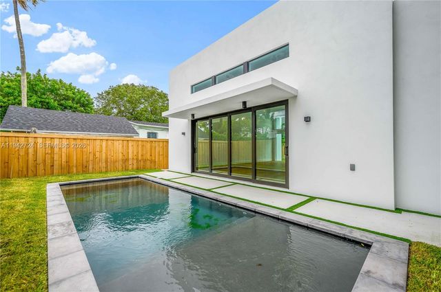 326 NW 40th St, Miami, FL 33127