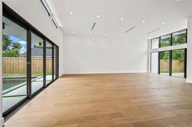 326 NW 40th St, Miami, FL 33127