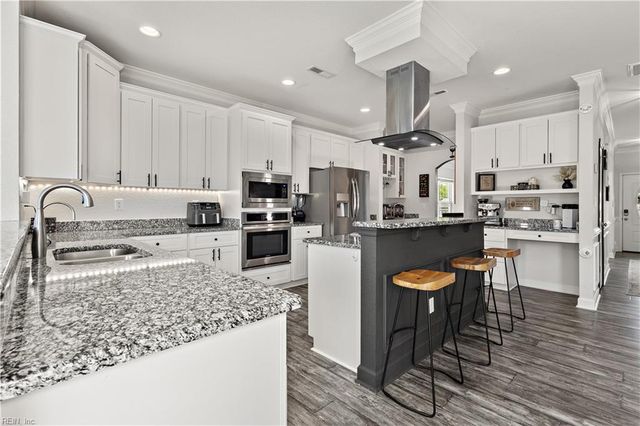 38 Thomas Nelson DR, Hampton, VA 23666