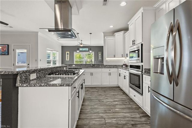 38 Thomas Nelson DR, Hampton, VA 23666