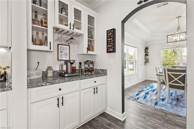 38 Thomas Nelson DR, Hampton, VA 23666