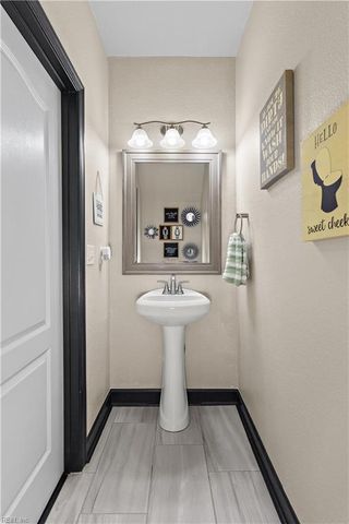 38 Thomas Nelson DR, Hampton, VA 23666