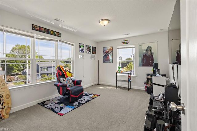 38 Thomas Nelson DR, Hampton, VA 23666