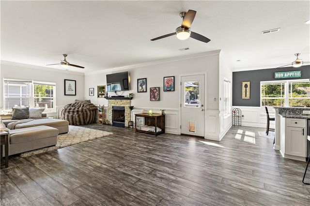 38 Thomas Nelson DR, Hampton, VA 23666