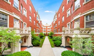 230 N Oak Park Avenue 1K, Oak Park, IL 60302