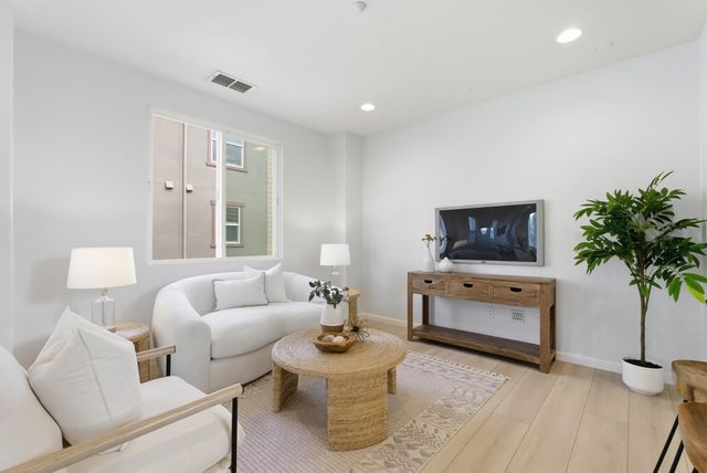 247 Peppermint Tree Terrace 5, Sunnyvale, CA 94086