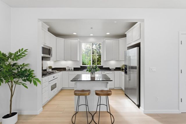 247 Peppermint Tree Terrace 5, Sunnyvale, CA 94086