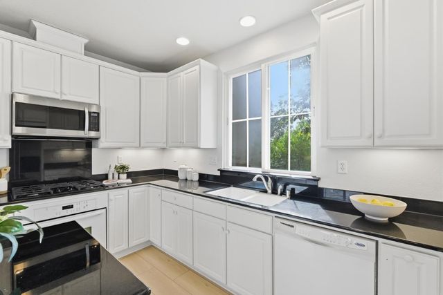 247 Peppermint Tree Terrace 5, Sunnyvale, CA 94086