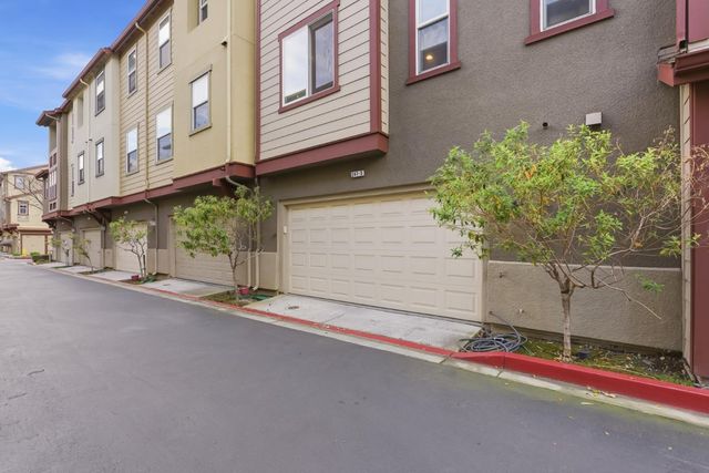 247 Peppermint Tree Terrace 5, Sunnyvale, CA 94086