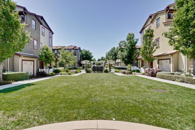 247 Peppermint Tree Terrace 5, Sunnyvale, CA 94086