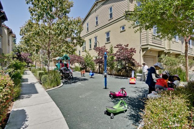 247 Peppermint Tree Terrace 5, Sunnyvale, CA 94086