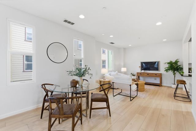 247 Peppermint Tree Terrace 5, Sunnyvale, CA 94086